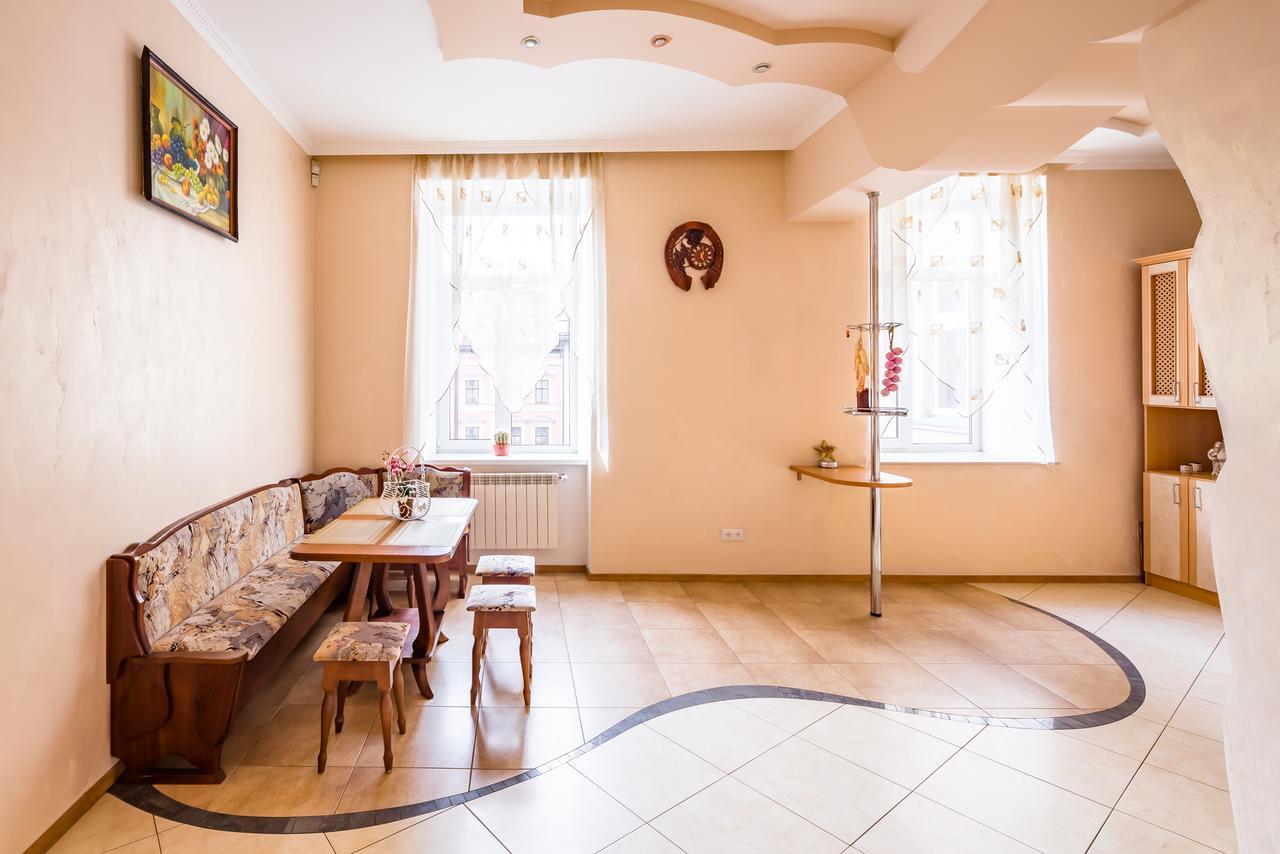 Alfa Apartments Rynok Square 30 Lviv Dış mekan fotoğraf