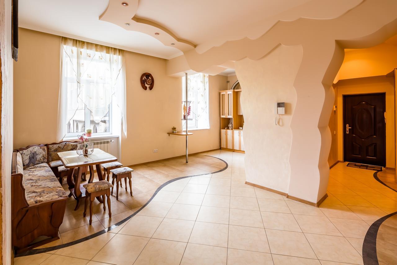 Alfa Apartments Rynok Square 30 Lviv Dış mekan fotoğraf