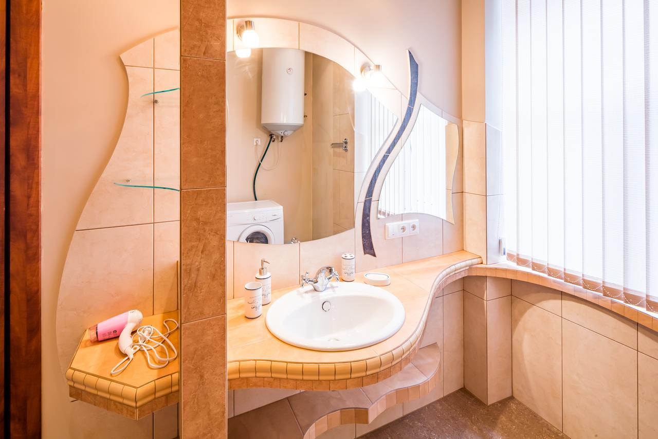 Alfa Apartments Rynok Square 30 Lviv Dış mekan fotoğraf