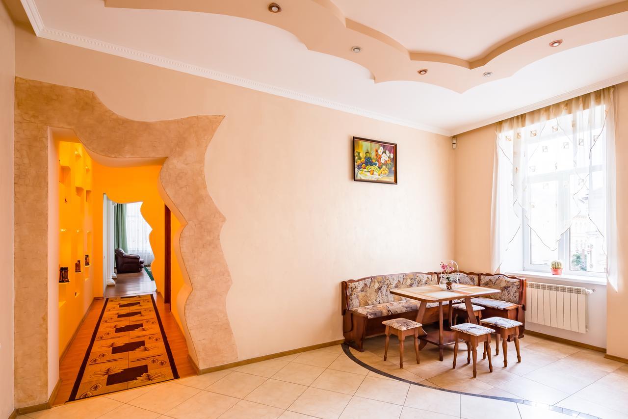 Alfa Apartments Rynok Square 30 Lviv Dış mekan fotoğraf