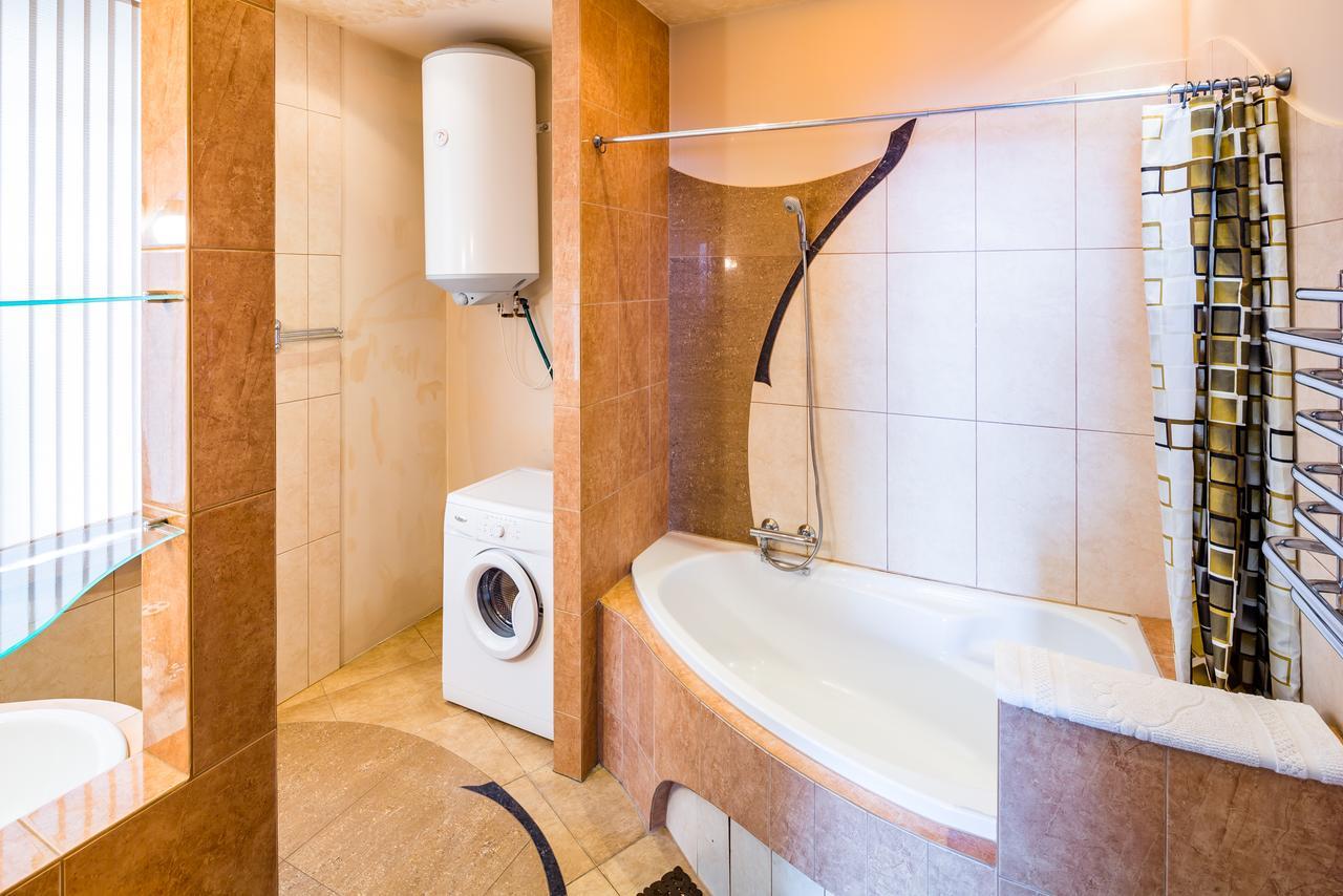 Alfa Apartments Rynok Square 30 Lviv Dış mekan fotoğraf